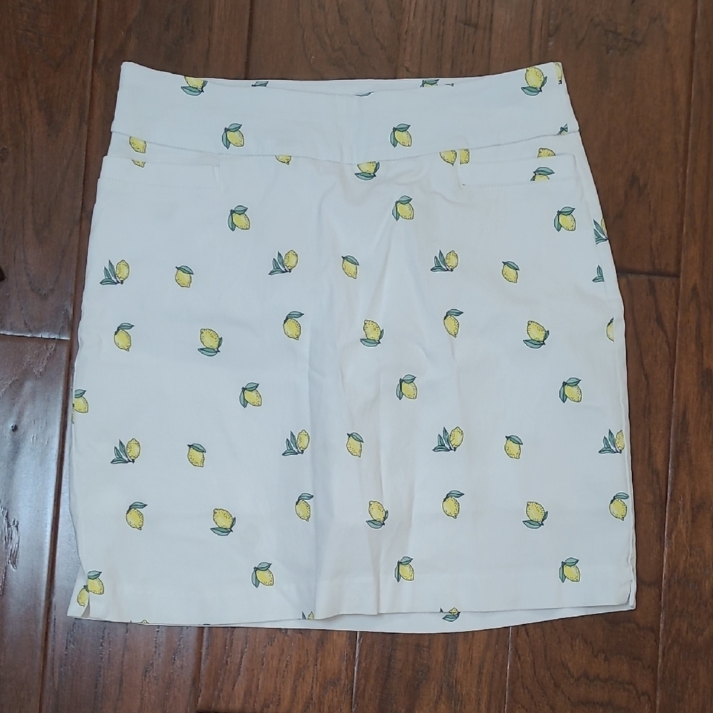 Kim Rogers White Pullon Skort with Yellow Lemon Pattern size 8